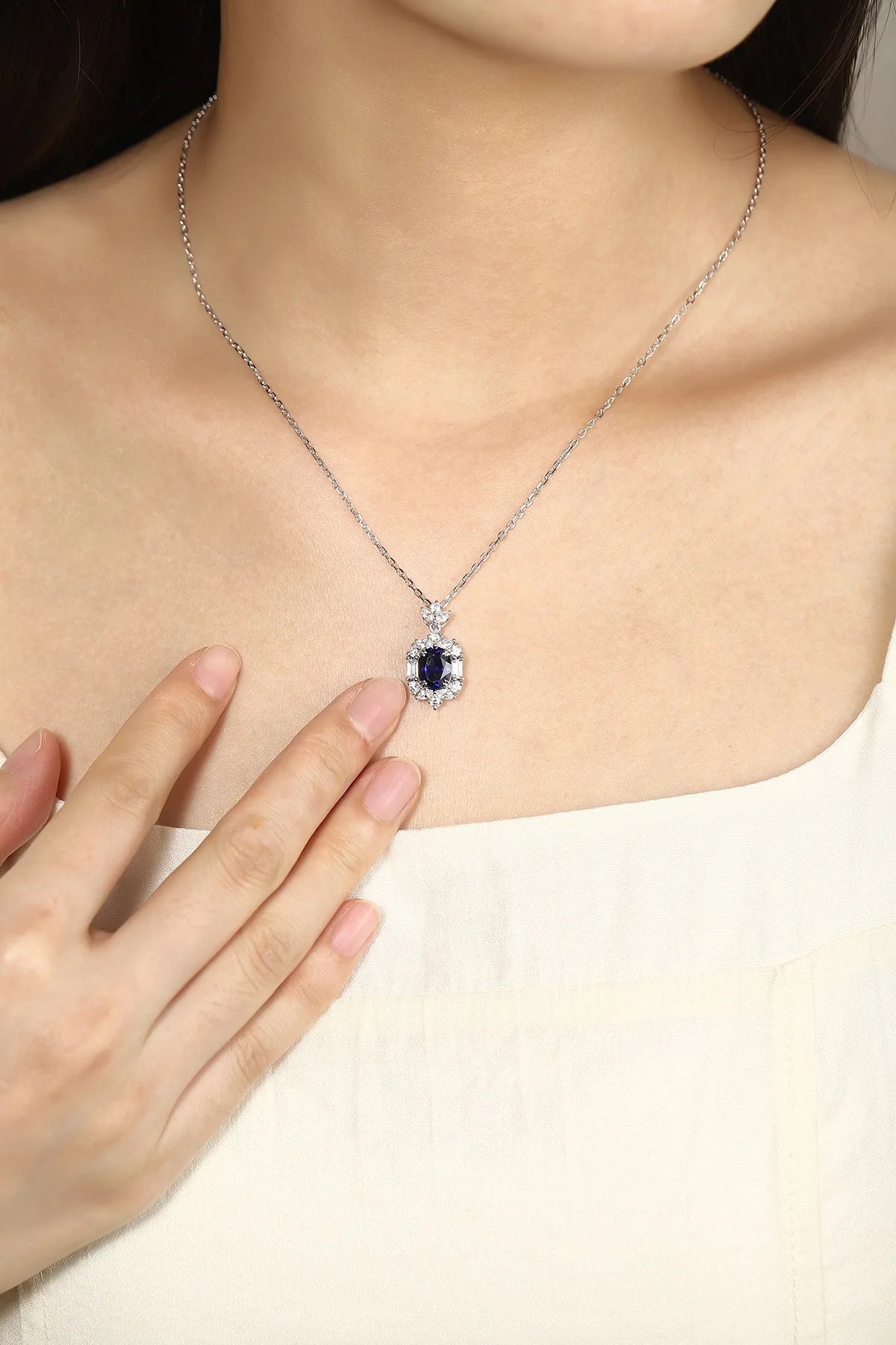Gemfiori Anster 925 Sterling Silver High-quality Cultivated Sapphire Necklace - Suitable for Parties or As a Gift