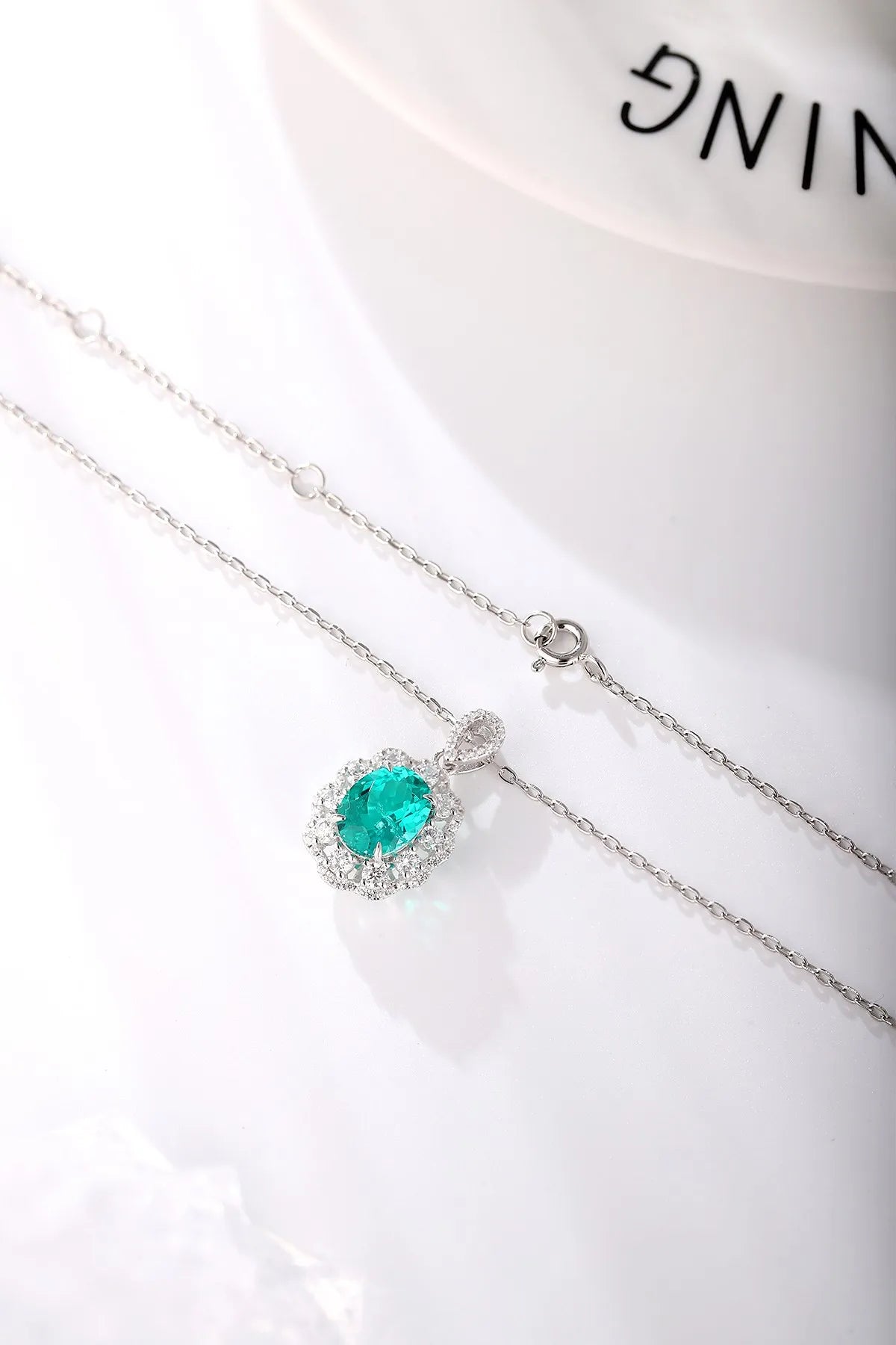 Gemfiori Anster 925 Sterling Silver High-quality Cultivated Emerald Necklace - Suitable for Parties or As a Gift