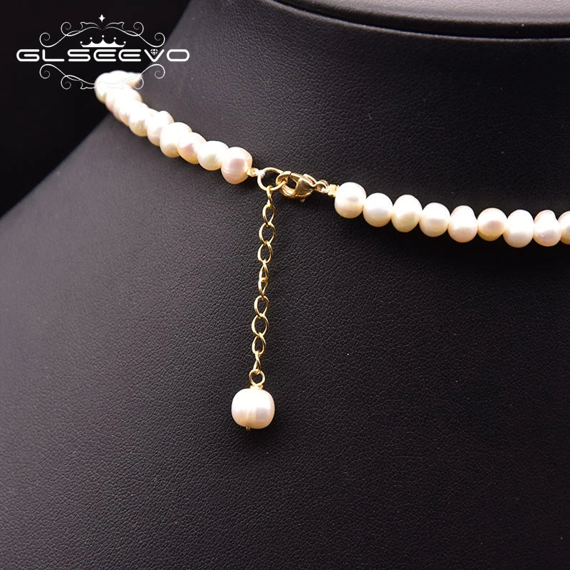 Natural Freshwater Pearl Choker Necklace on Neck Woman Handmade Pearl Pendant Style  Gold Chain Necklace Custom Jewelry