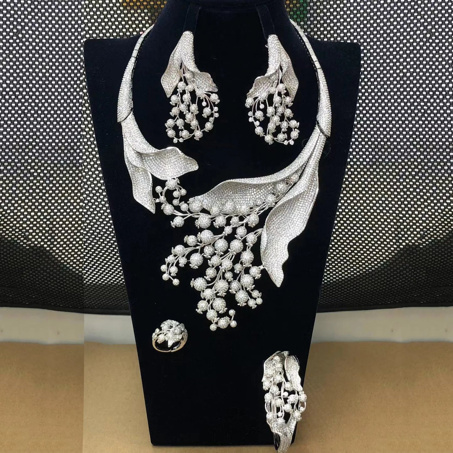 Zhuerrui Brazilian Gold Choking Necklace Brass Artificial Jewelry Set Collar Neck Popularity Style Jewelry Sets HZ18112203