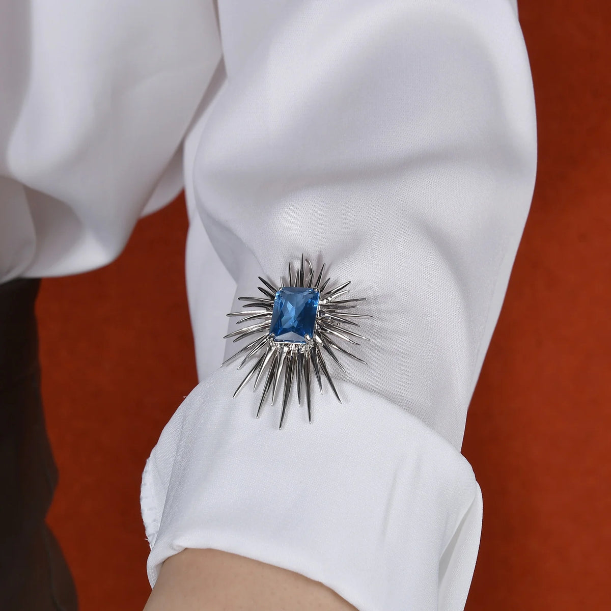 ArtistA Abiding Original Design Geometric Big Size 925 Sterling Silver Lab Blue Spinel Gemstone Star Brooch for Unisex Daily Use
