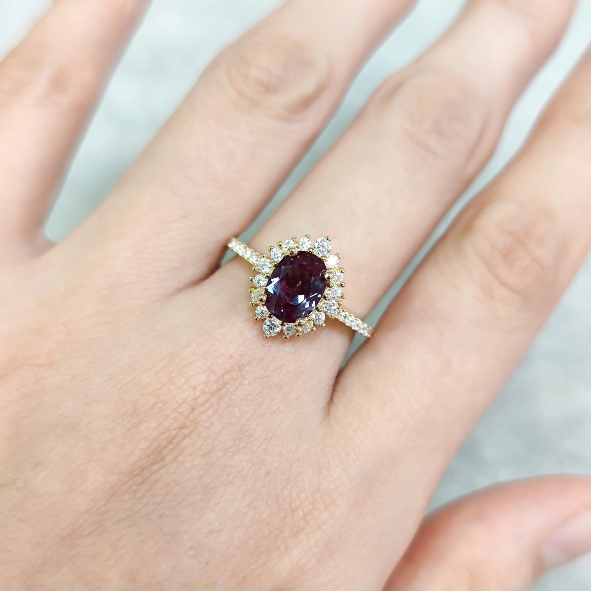 Gemfiori OL0923 Abiding Delicate Exquisite White Cz Halo Oval Cut 6x8MM Lab Grown Alexandrite 925 Sterling Silver Fine Jewelry Ring