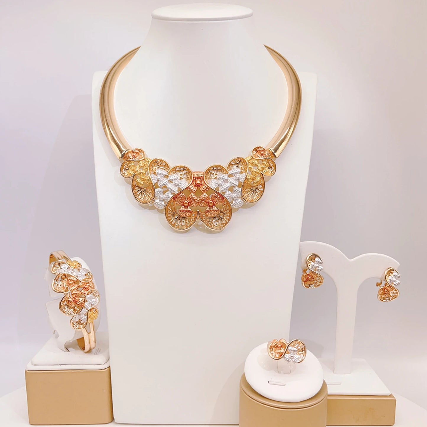 Zhuerrui Factory Wedding Gold Jewelry Sets Cheap Silver Flower Necklace Jewelry Set Latest Woman Costume Accessories HC23178