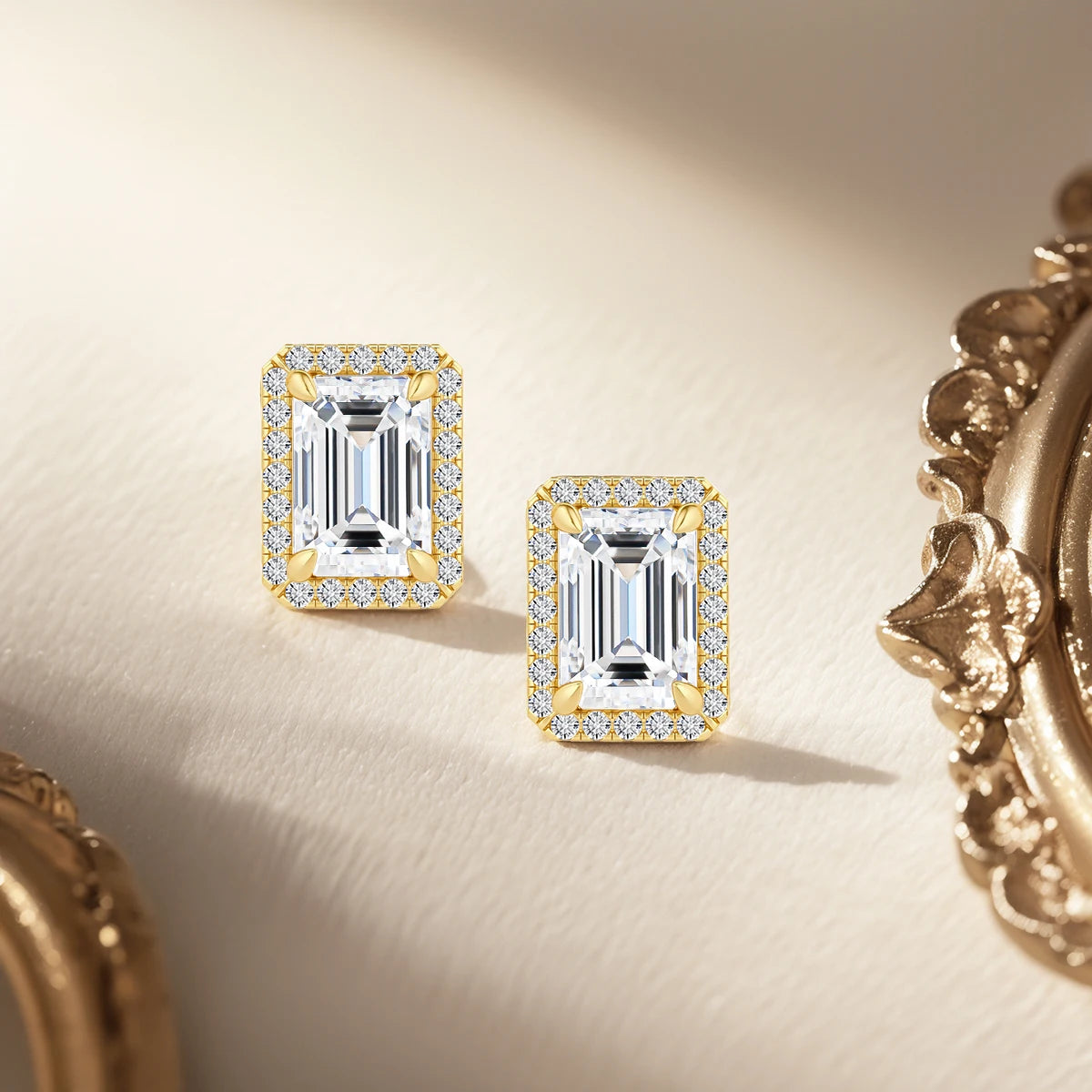 Gioiellieri Woman Luxury Halo Jewelry Style Engagement Mother's Day Gift Hollow 14K Gold 1 Carat Emerald Cut Moissanite Stud Earrings