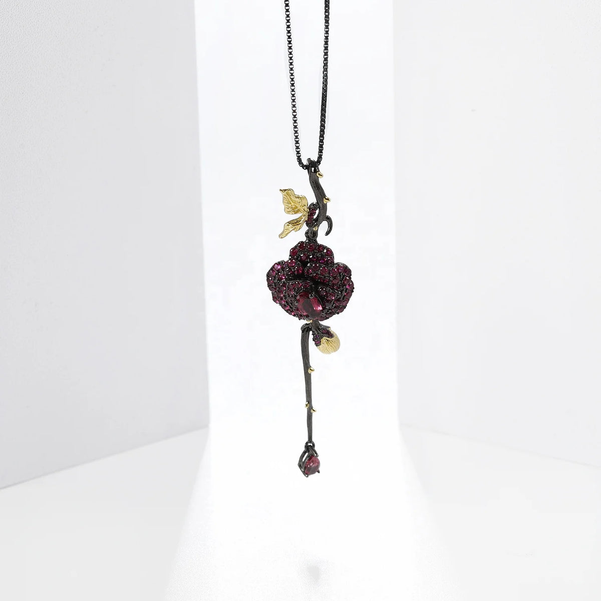 ArtistA Abiding Shield Natural Rhodolite Garnet Gemstone Flower 925 Sterling Silver Long Necklace Women Jewelry for Wedding