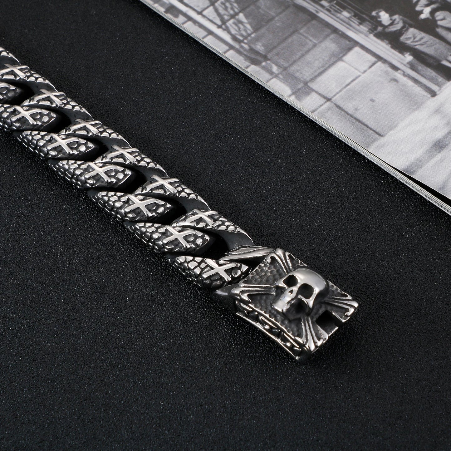 KALEN Pirate Skulls Clasp Skull Charms Snake Skin Pattern Curb Chain Mens Large Stainless Steel Skeleton Cross Bracelet for Men