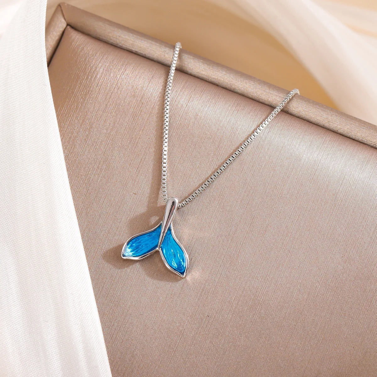 Stylish and Elegant Animal-shaped Mermaid-style Blue Resin Fishtail Pendant Necklace with Box Chain Copper Wholesale