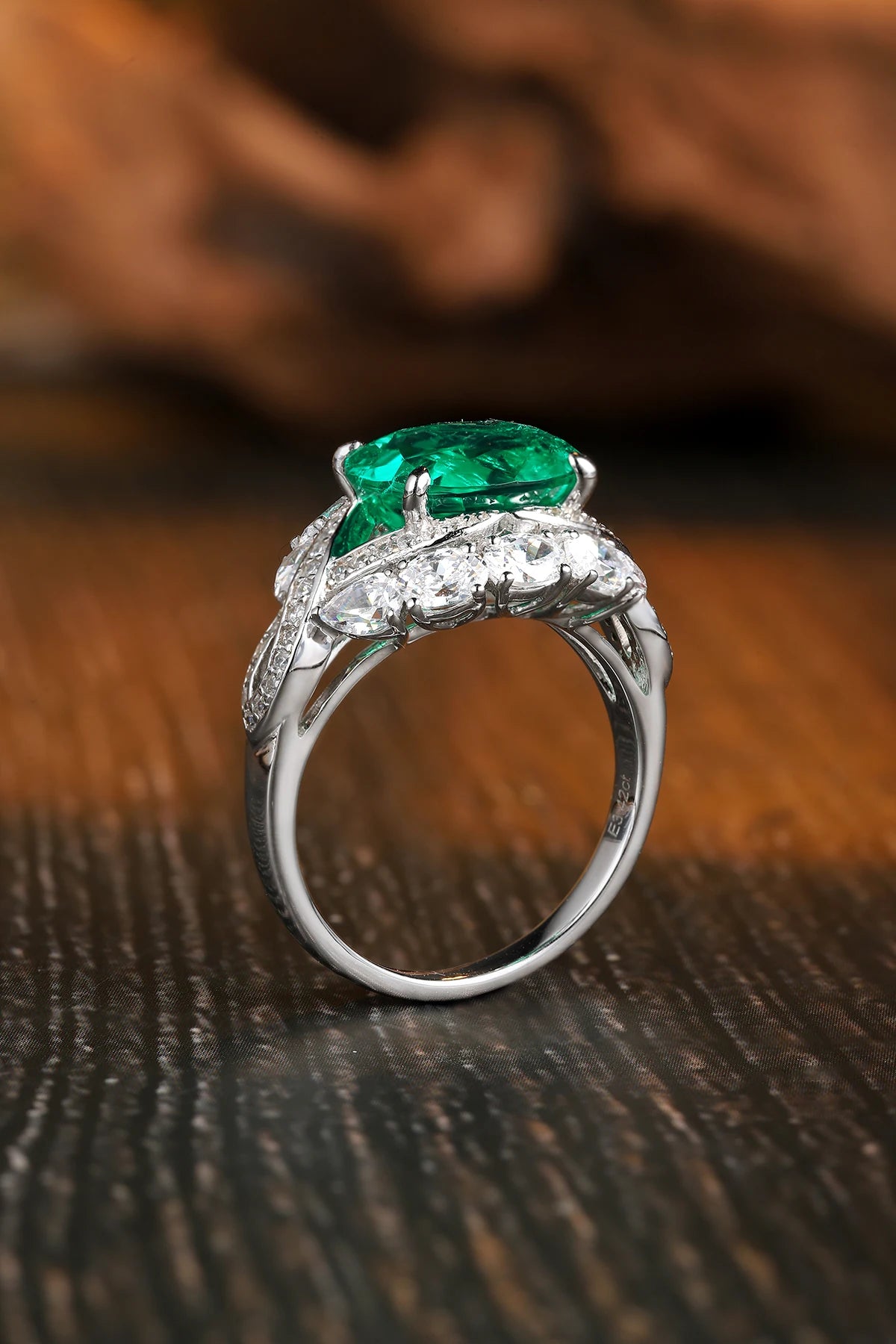 Gemfiori Hot Selling Lab Grown Emerald Gemstone Hydrothermal Columbian Emerald Woman Ring 925 Sterling Silver