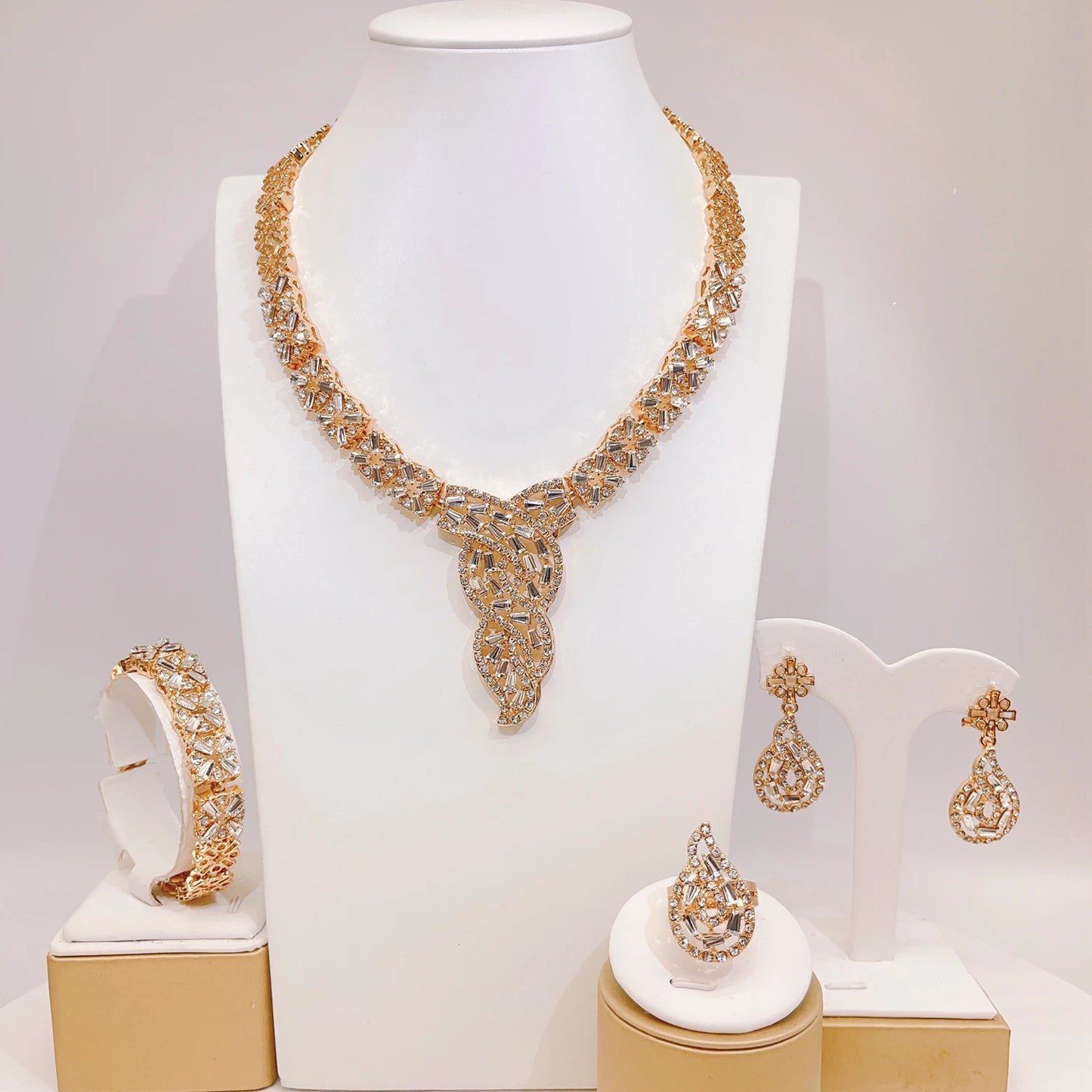 Zhuerrui Factory Wedding Gold Jewelry Set Beautiful Silver Diamond Bead Jewelry Sets Simple Women's Festival Gift HZ23002110