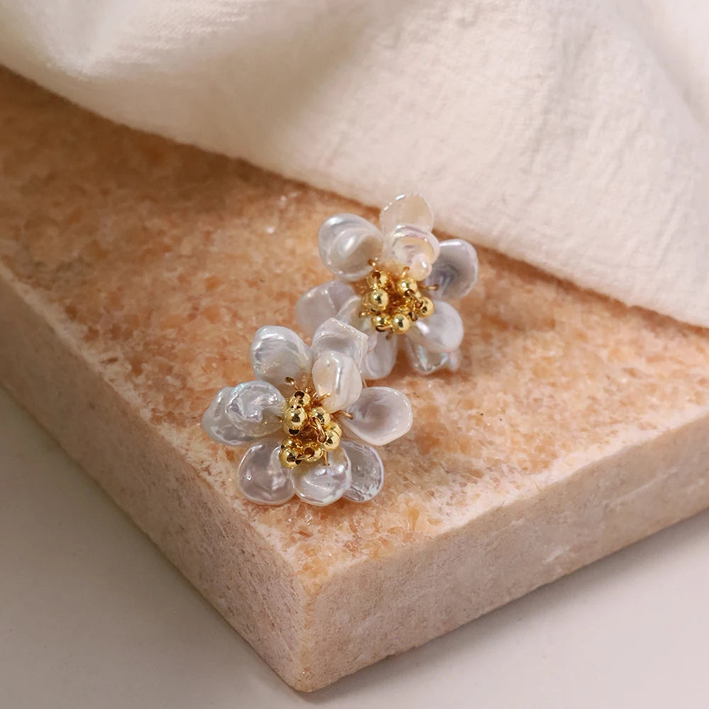 Natural Freshwater Baroque Pearl Flower Earrings Korean Style Women Luxury Jewelry Fashion Ladies and Girls Gift GE1530