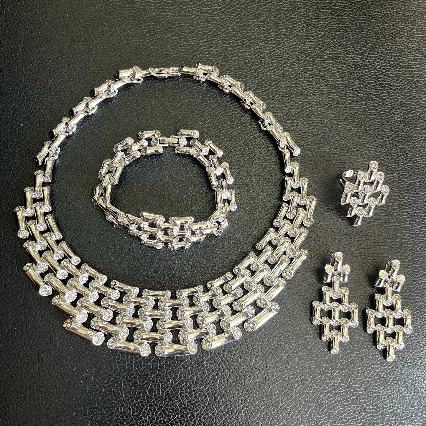 Zhuerrui Hot Selling Luxury Exquisite Jewelry Set Unique Personality Bamboo Chain Italian Engagement Ring Wedding JewelryH00777