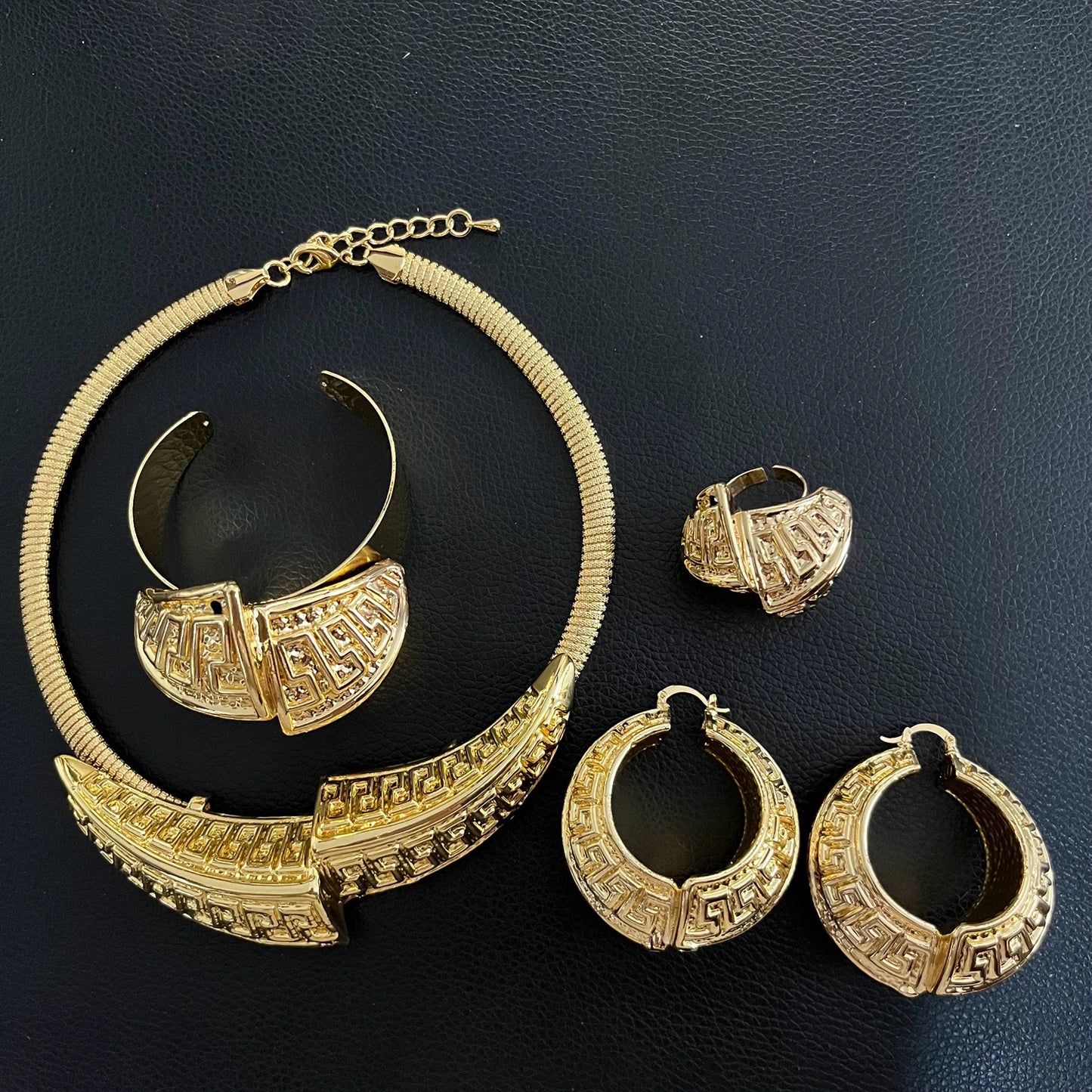 Zhuerrui High Quality New Jewelry Set Nigeria Fashion Women Jewelry Charm Bracelet Engagement Ring Anniversary Party GiftHK01522