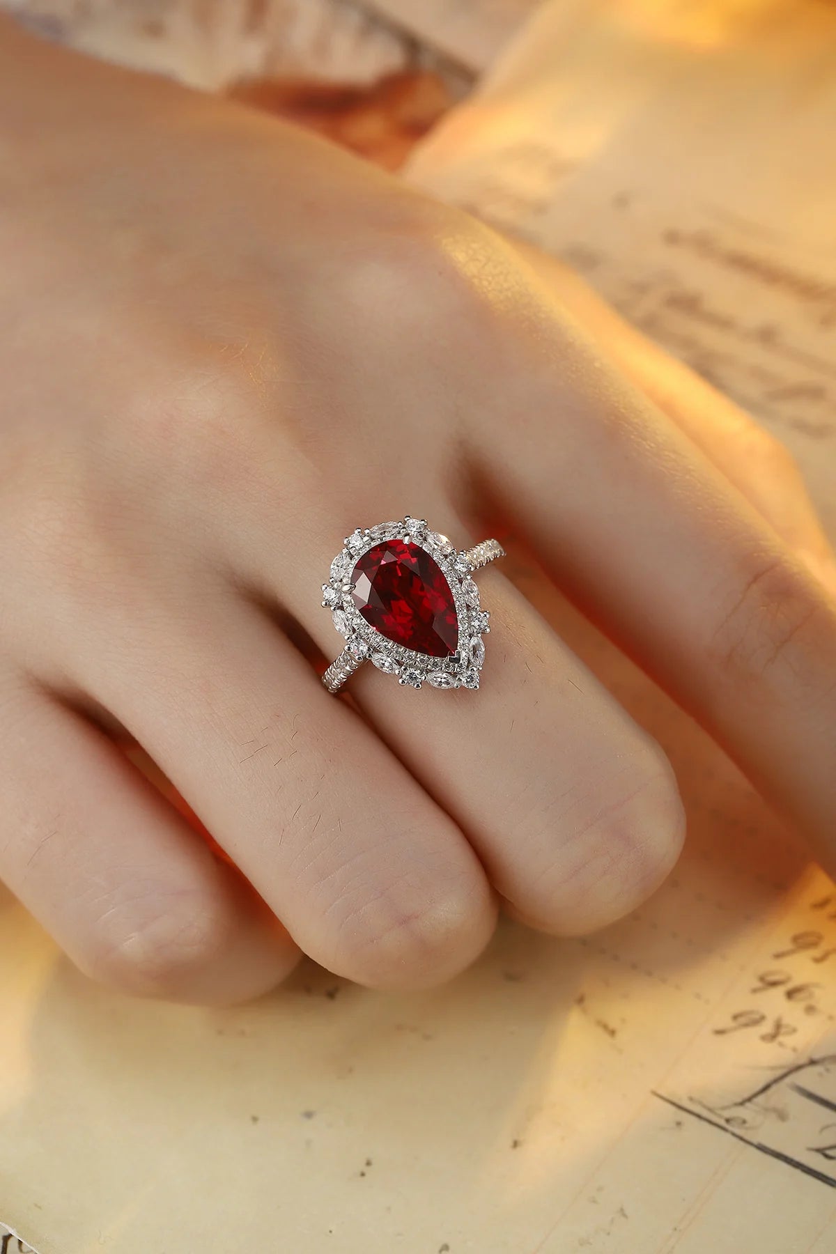Gemfiori Factory Spot New Jewelry Pigeon Blood Red Emerald Sapphire Paraiba Lab Grown Gemstone Ring Exquisite Premium Grade Craftsmanship