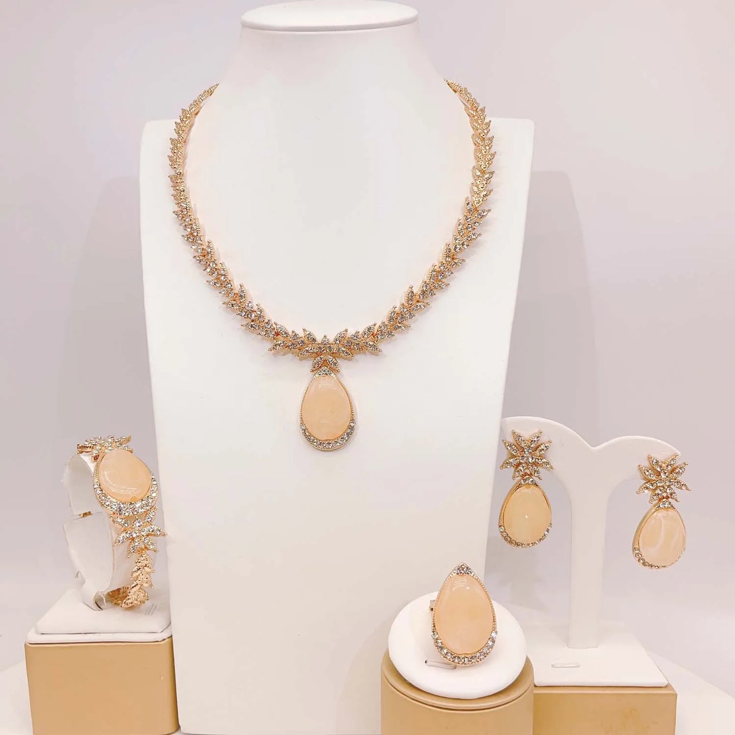 Zhuerrui Exquisite Woman Gold Jewelry Sets Silver Diamond Drop Necklace Jewelry Set Cheap Bridal Costume Accessories HC23227