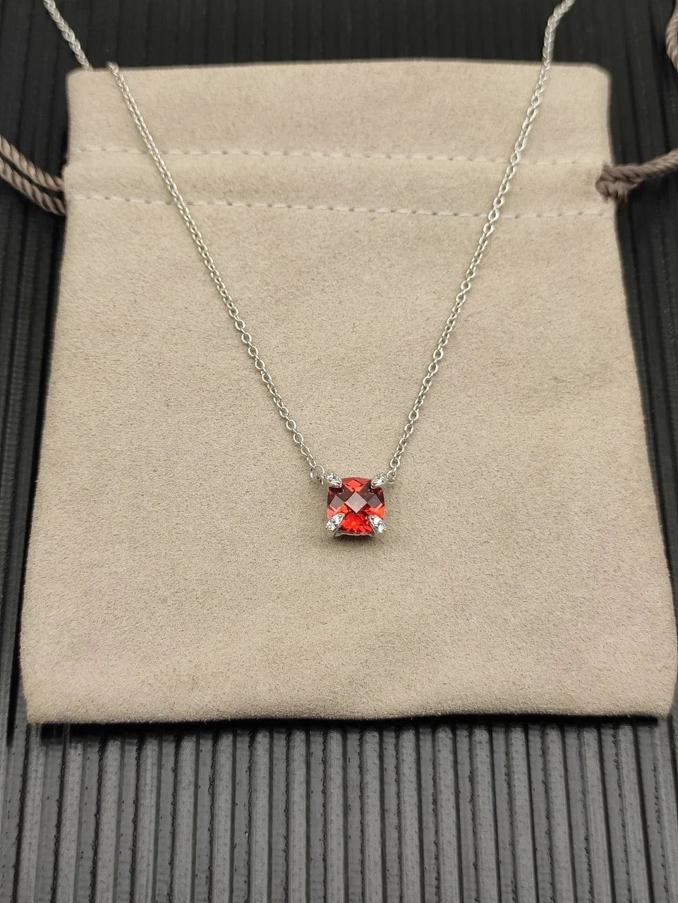 DY High-Quality Silver-Plated 8mm Four-Prong Diamond Necklace. Gold-Plated 8mm Colored Gemstone Necklace. Wholesale Jewelry.