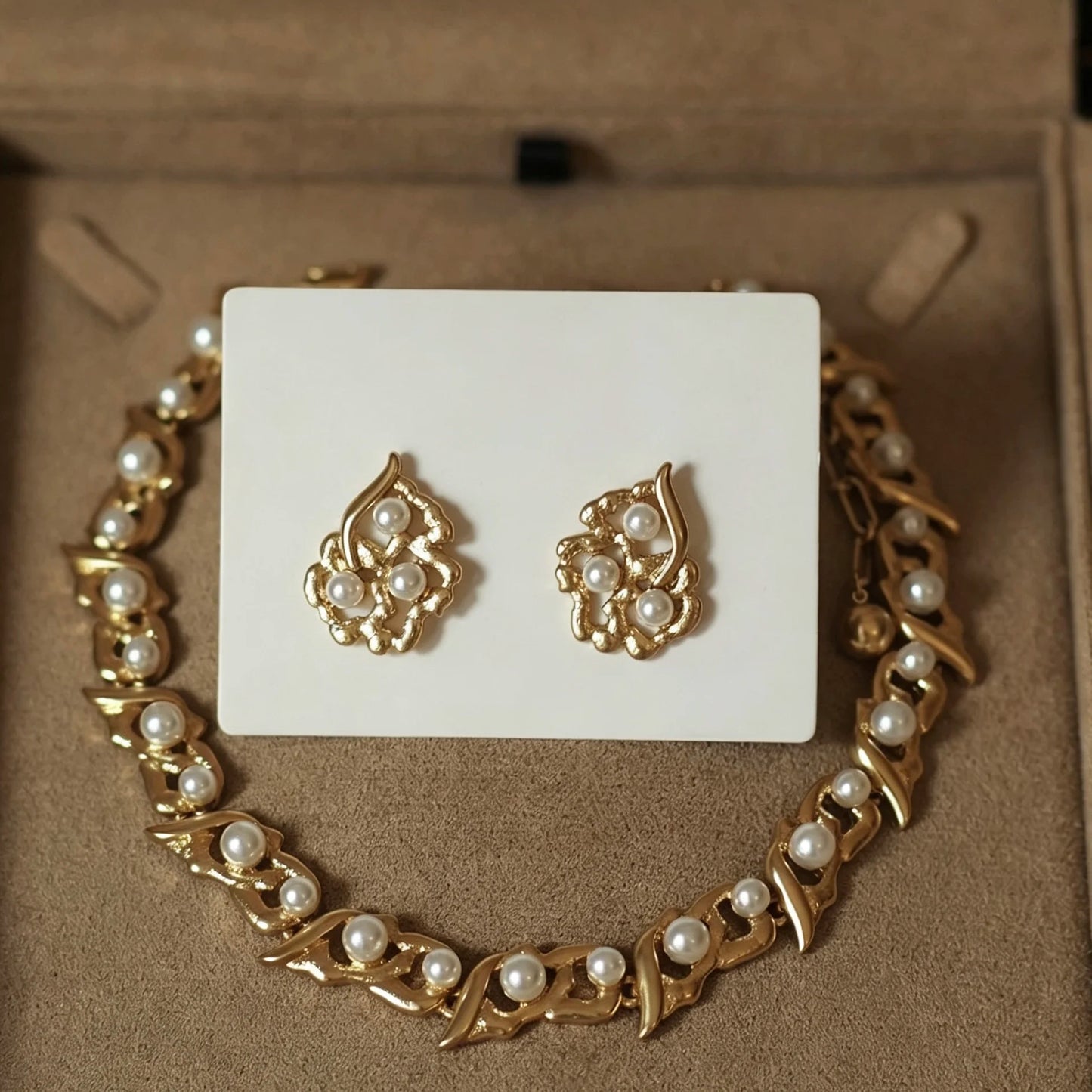 Bella Viva Vintage Hollow Leaf Necklace and Earrings, 18K Gold Plated Brass, Gift Jewelry Set for Women Daily & Formal Occasions
