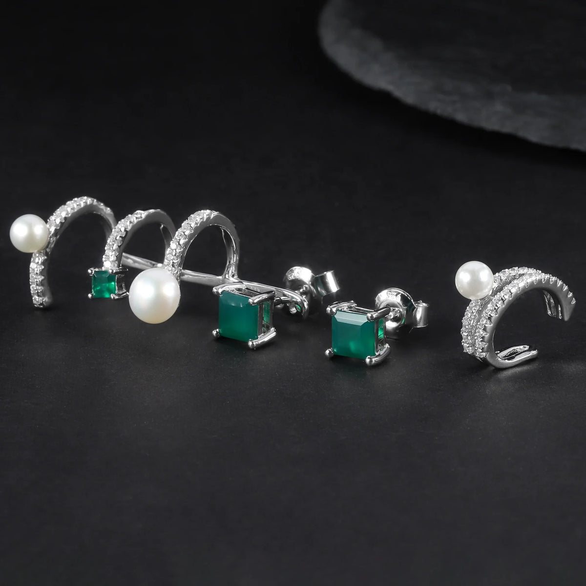 ArtistA C5793 Abiding Stylish Green Agate Side Stone Natural Freshwater Pearl 925 Silver Stud Earrings Ear Cuff Earrings Set for Women