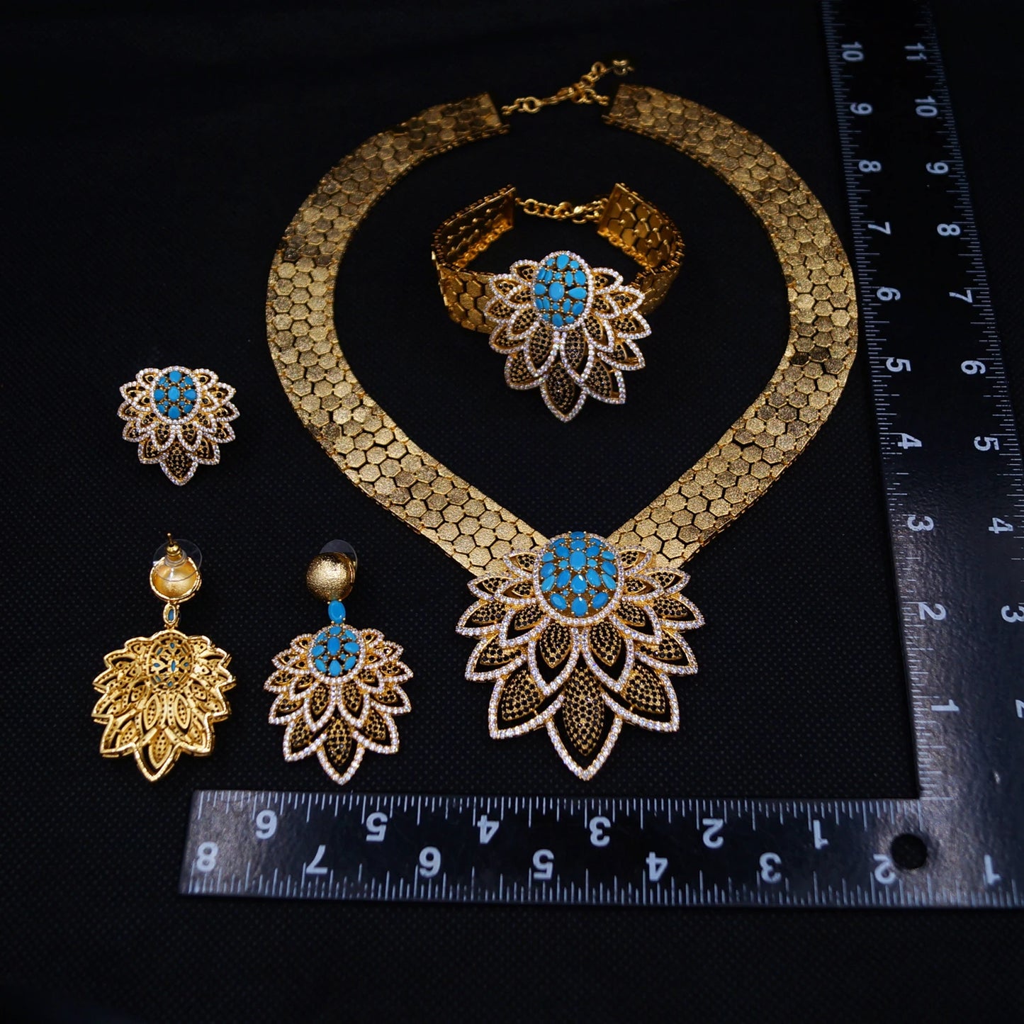 Zhuerrui Dubai High-end Series Jewelry Set Heavy Industry Gold-plated Honeycomb Chain Lotus Pendant Fashion AtmosphereHZ24009236