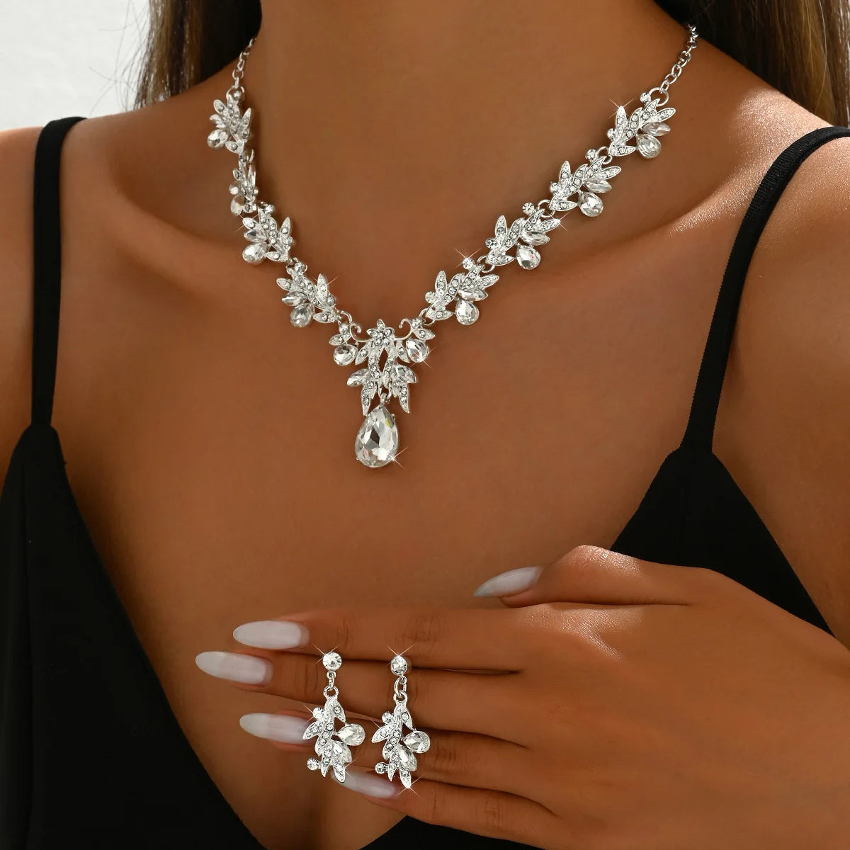 REDheart Vintagely Bride's Necklace Earrings Set Hot Crystal Wedding Banquet Dress Accessories for Parties Engagements Anniversaries