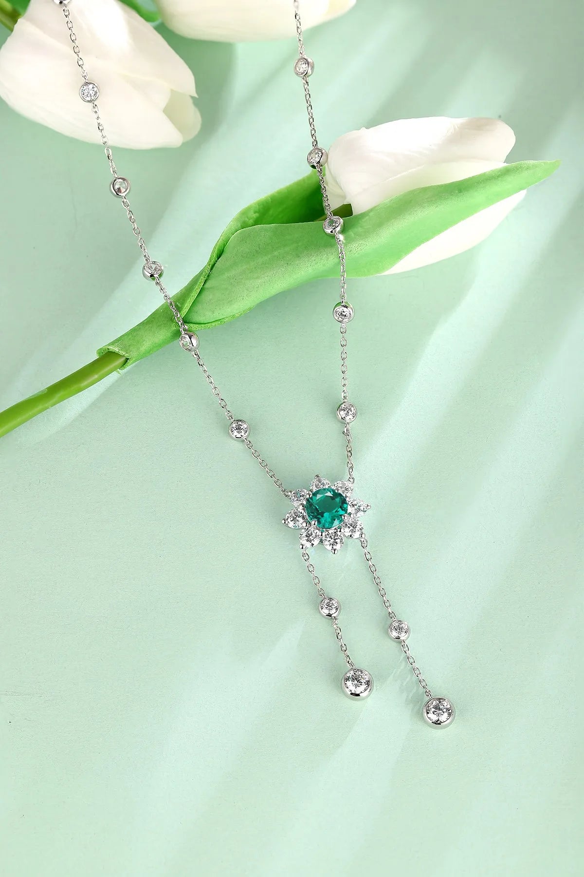 Gemfiori Anster 925 Sterling Silver High-quality Cultivated Emerald Necklace - Suitable for Parties or As a Gift