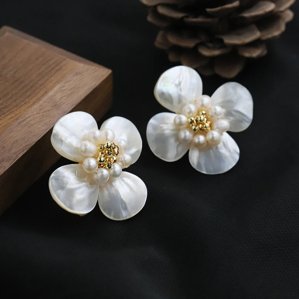 Natural White Shell Petals, Natural Pearl Flower Earrings for Women Korean Classic Vintage Fashion Jewelry Earrings GE1592