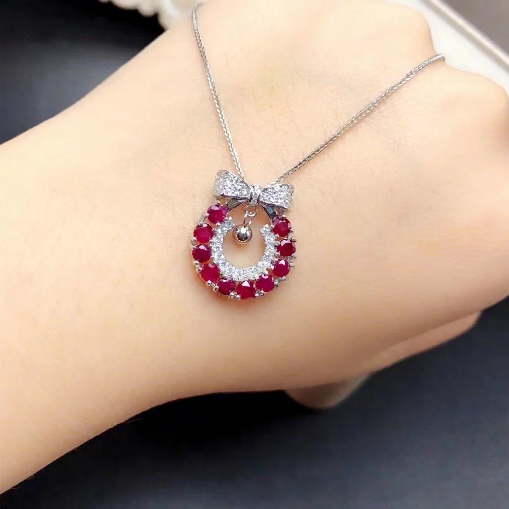 Gioiellieri Natural Ruby Gemstone Christmas Style Pendant Light Luxury High-end Tungsten Precision Inlaid Gemstone Pendant Necklace Women