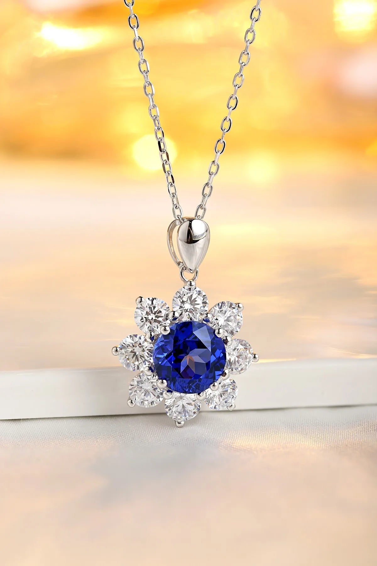 Gemfiori Anster 925 Sterling Silver High-quality Cultivated Sapphire Necklace - Suitable for Parties or As a Gift