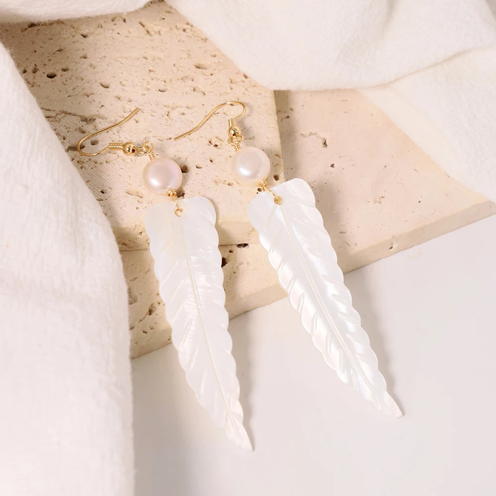 Natural Freshwater Pearl Shell Leaf Earrings Korean Style Women Luxury Jewelry Fashion Ladies and Girls Gift GE1534