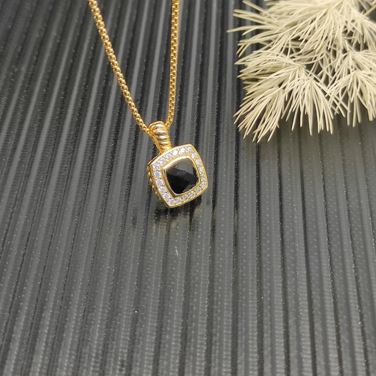 DY High-Quality Silver-Plated 7mm Square Diamond Necklace. Gold-Plated 7mm Colored Gemstone Necklace. Wholesale Jewelry.