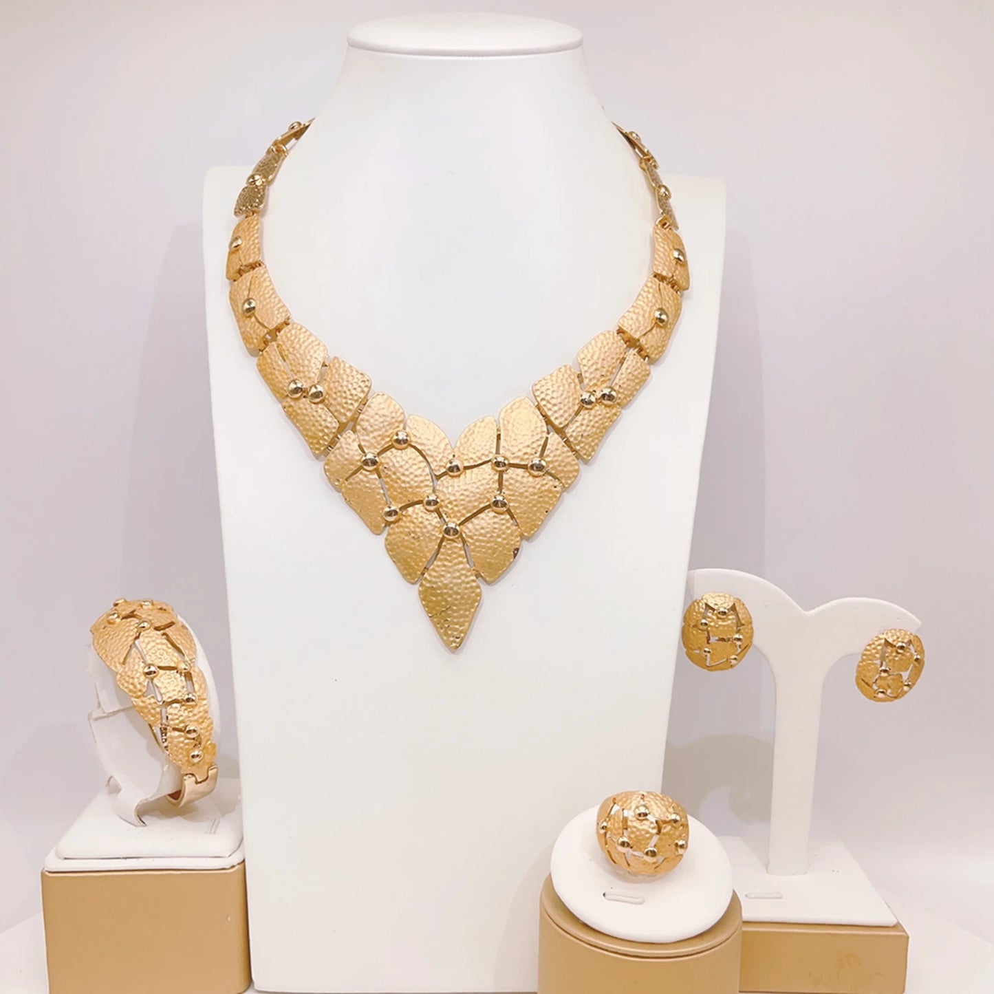 Zhuerrui Hot Selling Luxury Gold Jewelry Sets Simple Bead Necklace Jewelry Set Fashionable Valentine's Day Gifts HA2337714