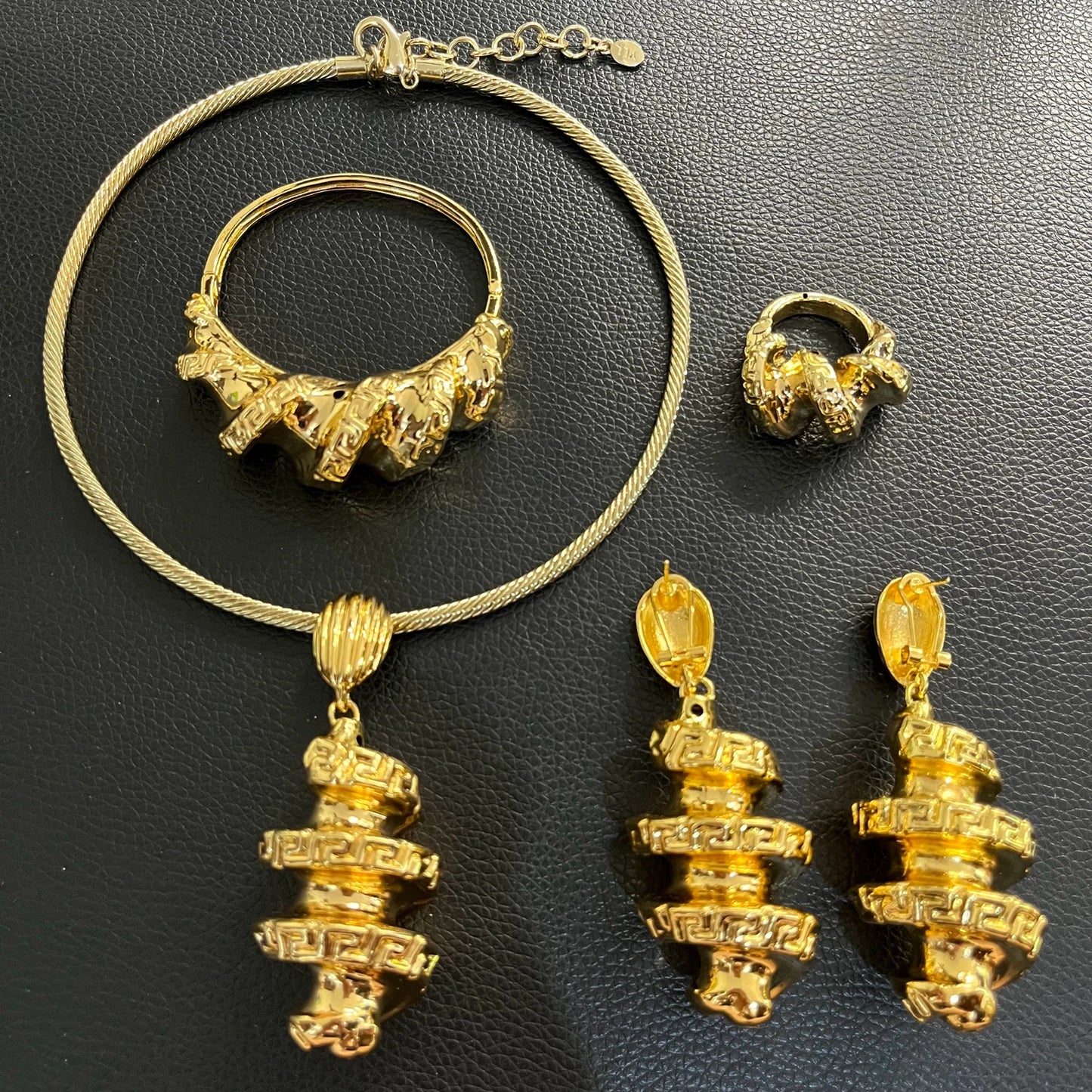 Zhuerrui Simple Atmospheric Women's Jewelry Set Hollow Brass Exquisite Senior Nigeria Brazil Wedding 4-piece Gift BoxHK08322