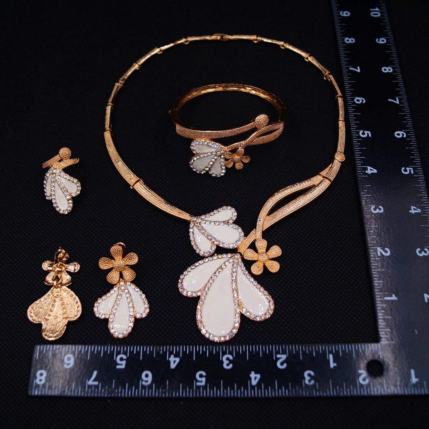 Zhuerrui Charm Clothing Jewelry Set French Romantic Trend Diamond Flowers Girls Coming-of-age Party Bracelet NecklaceHC24026214