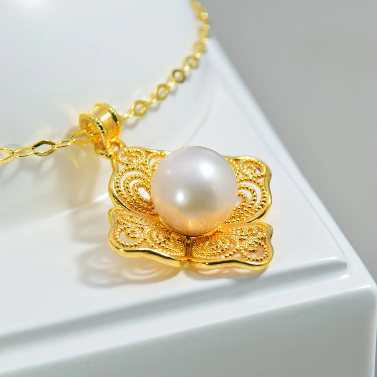 Gioiellieri Fine Jewelry Vintage Victorian Style Natural Pearl Rhombus 5d AU750 Pendant Gold Necklace 18K