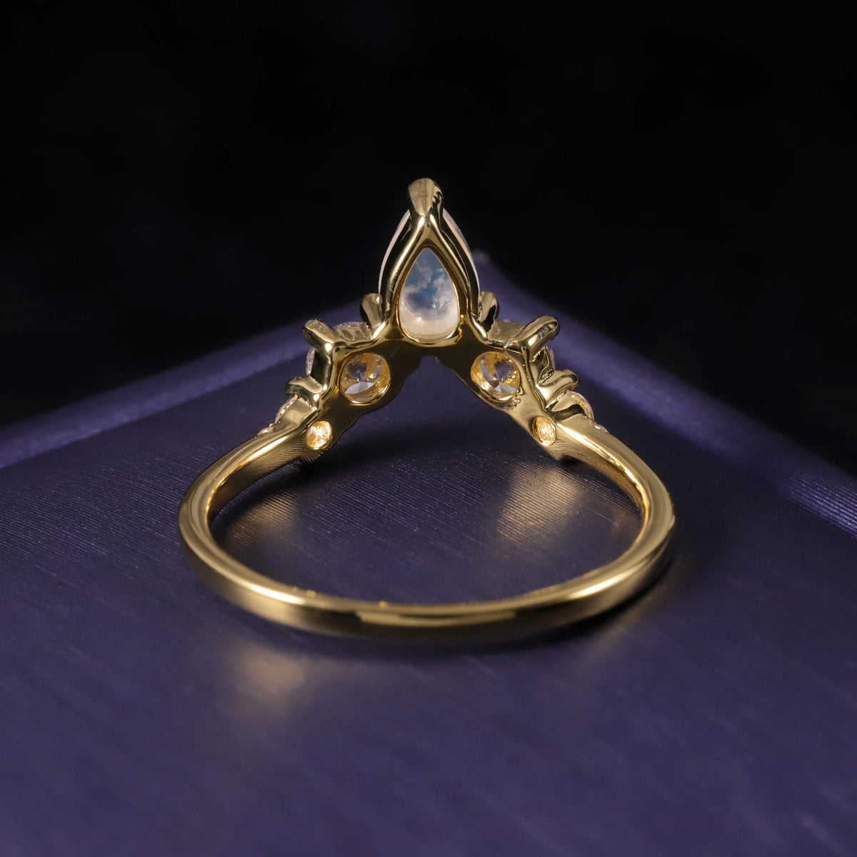ArtistA OL0933 Abiding Exquisite Gold Vermeil Jewelry Pear Cut 4x6MM Moonstone Cz 925 Sterling Silver Stackable V Band Ring