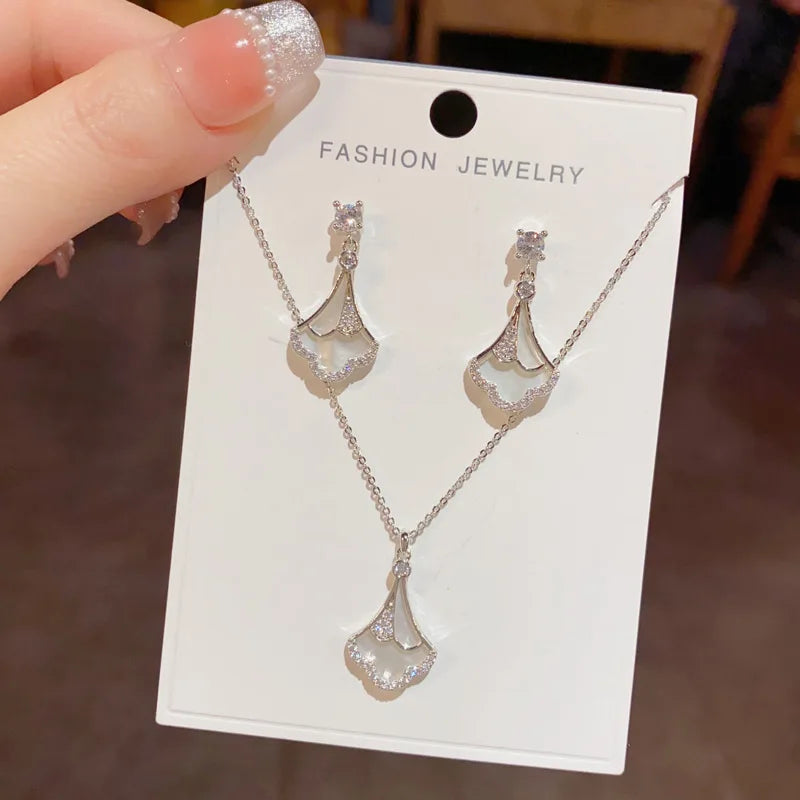Top Quality Fashion Copper Ginkgo Leaf Necklace and Earrings Set with Zircon Classic Real Gold Plated Jewelry Set for Women