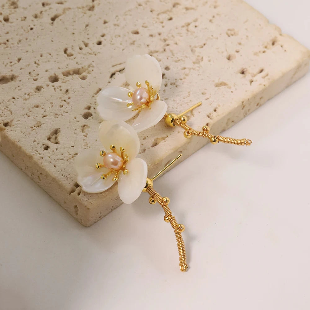 Natural Freshwater Pearl Fritillaria Flower Earrings Korean Style Women Luxury Jewelry Fashion Ladies and Girls Gift  GE1519