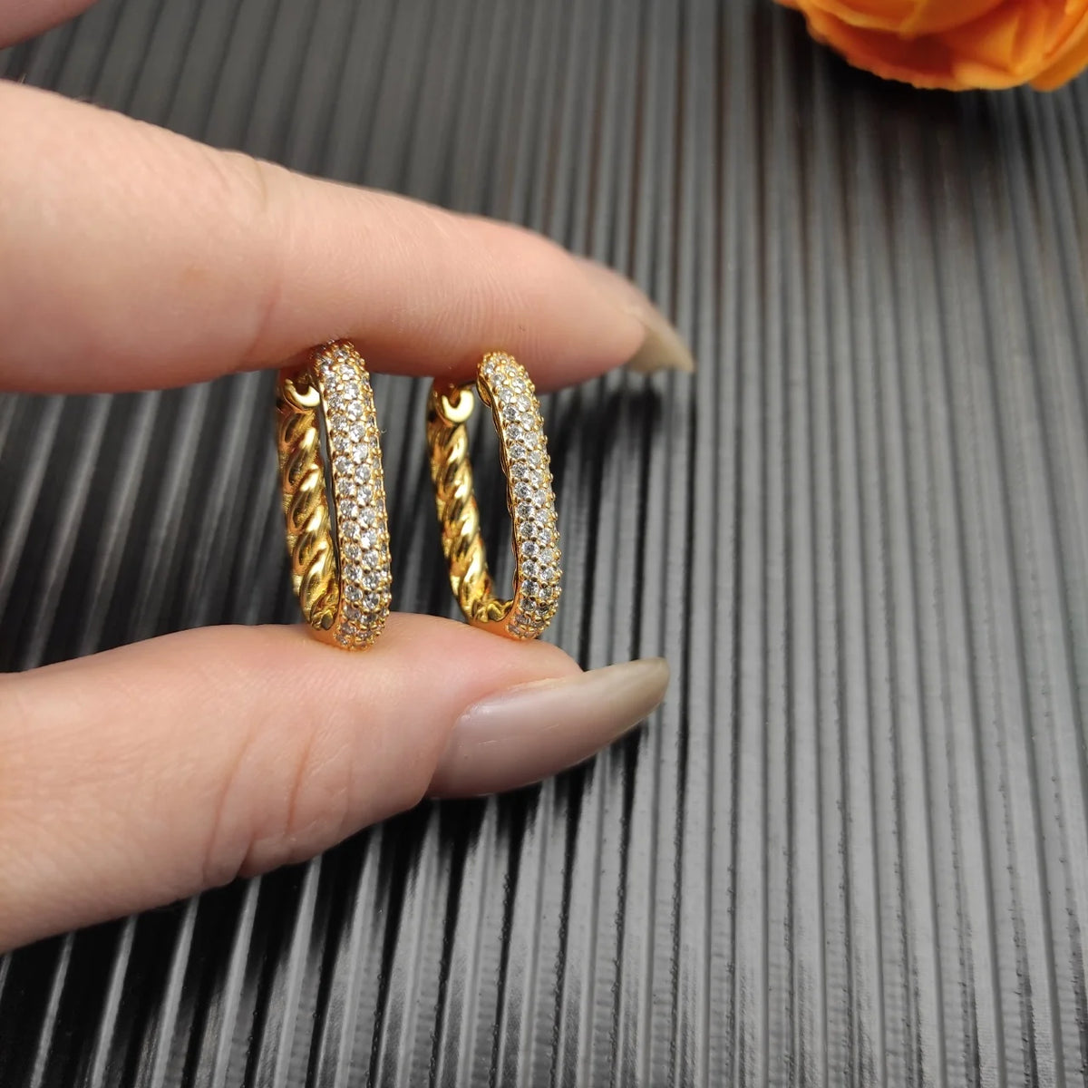 Gemfiori FASHIONISTA DY High-Quality Silver-Plated Earrings, 24.3*15.9mm, Diamond-Setting Earrings. Gold-Plated Earrings. Jewelry.