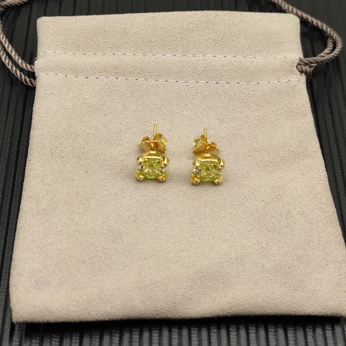 DY High-Quality Silver-Plated 8mm Four-Prong Diamond Earrings. Gold-Plated 8mm Colored Gemstone Earrings. Wholesale Jewelry.