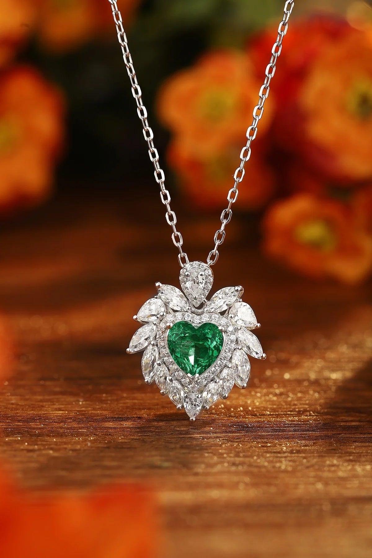Gemfiori Anster 925 Sterling Silver High-quality Cultivation Lab Grown Emerald Necklace - Suitable for Parties or As a Gift