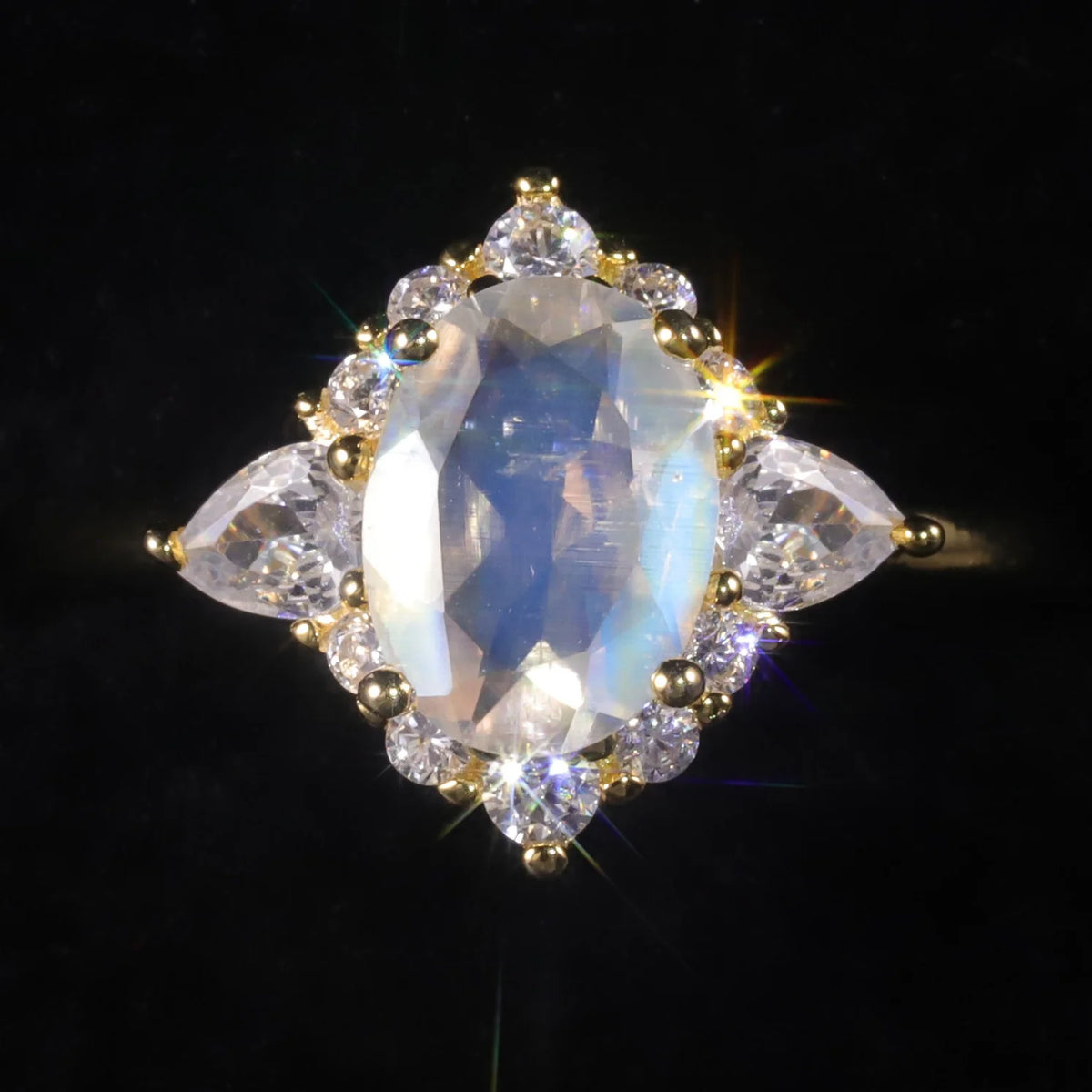 ArtistA Vintage Luxurious Cluster Setting Alternating Faceted Oval 5x7mm Milky Blue Moonstone Cluster Ring 925 Silver Gold Plated