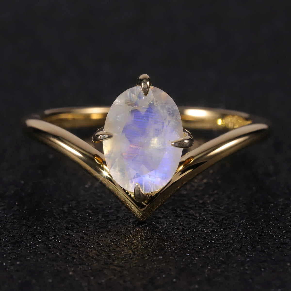 ArtistA Abiding Unique Design Exquisite 925 Silver Inspired Faceted Natural Milky Blue Moonstone Cluster Halo Ring for Women Bijoux