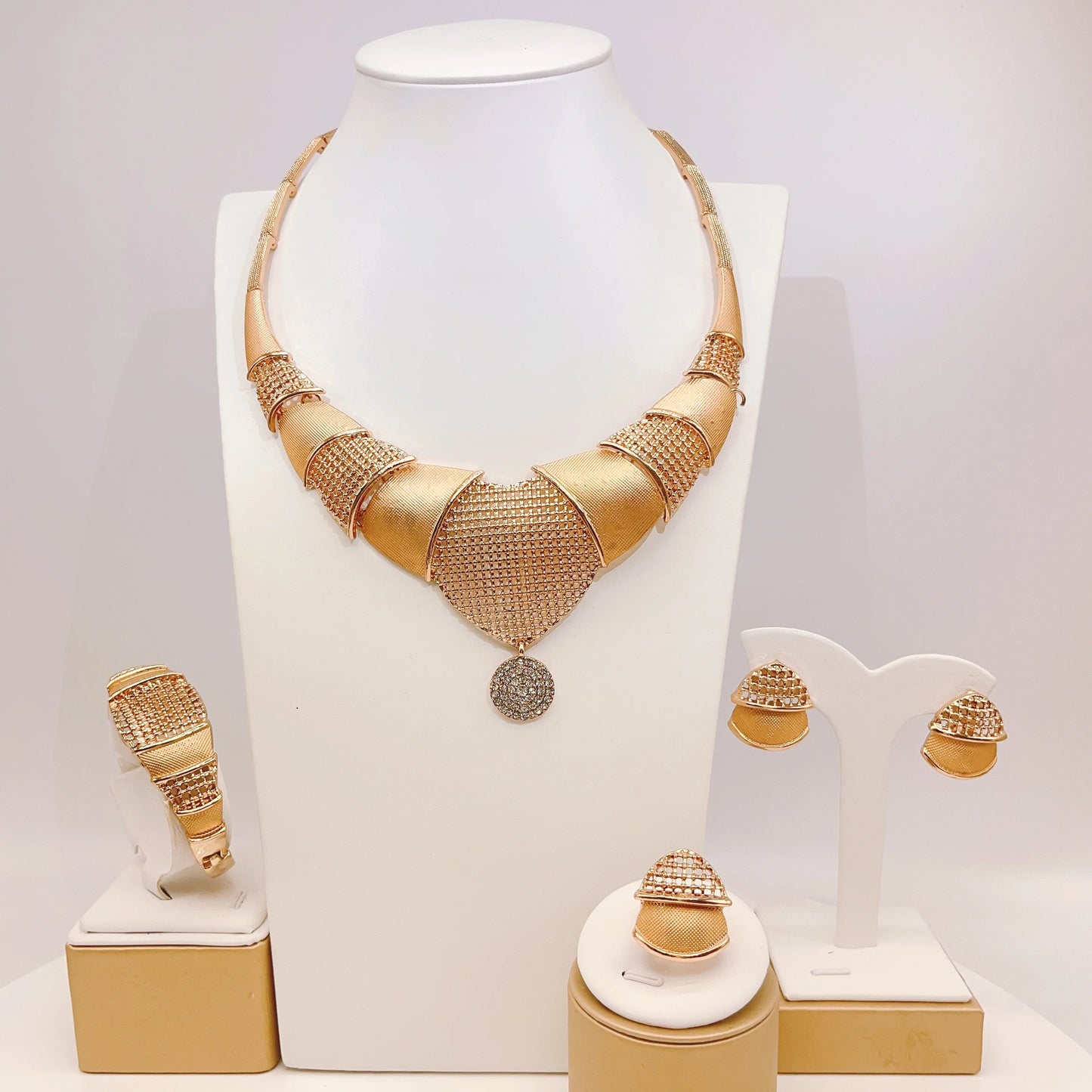 Zhuerrui High-end Bridal Gold Jewelry Sets Simple Silver Pink Beads Necklace Jewelry Set Exquisite Costume Accessories HA23253