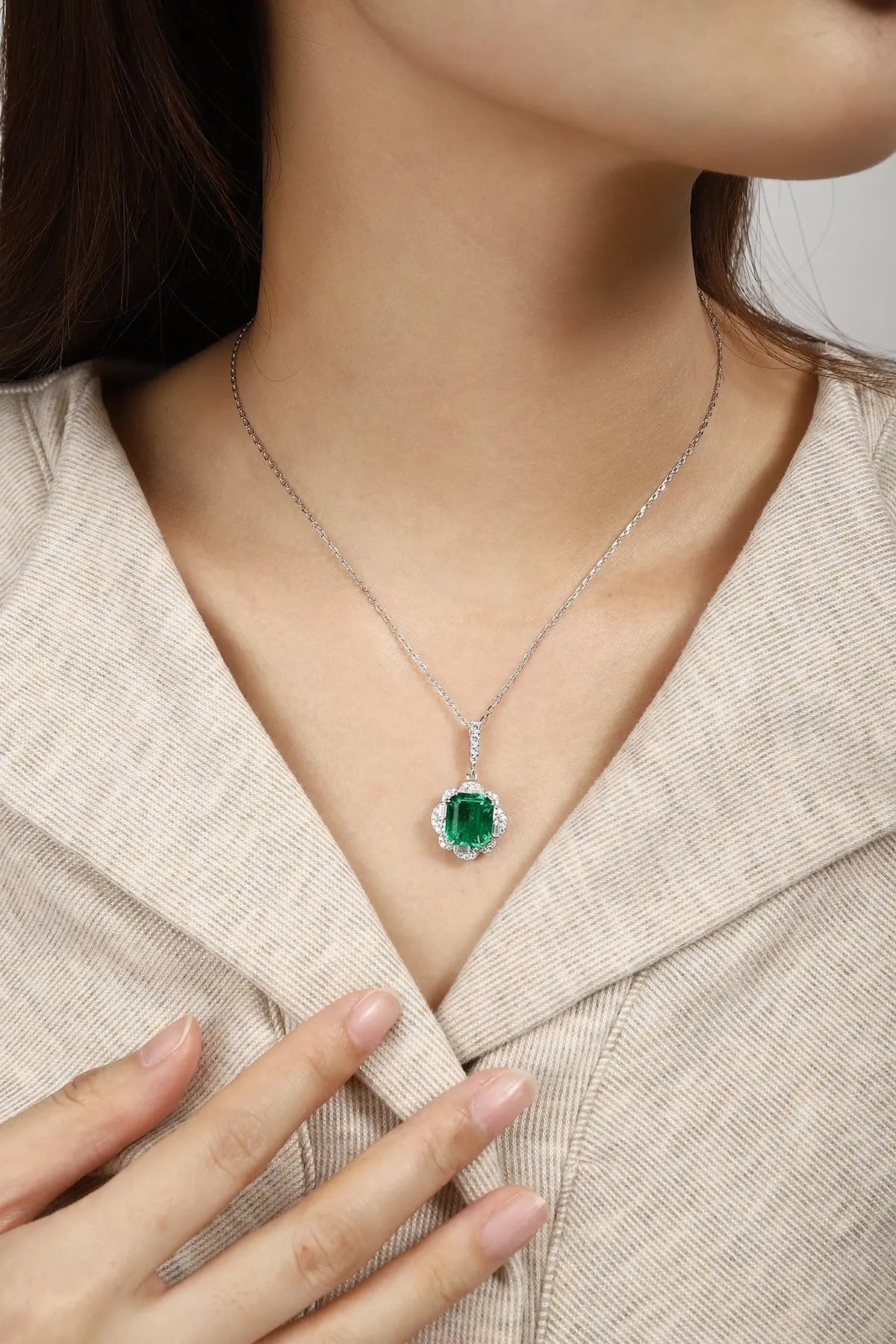 Gemfiori Anster 925 Sterling Silver High-quality Cultivated Emerald Necklace - Suitable for Parties or As a Gift