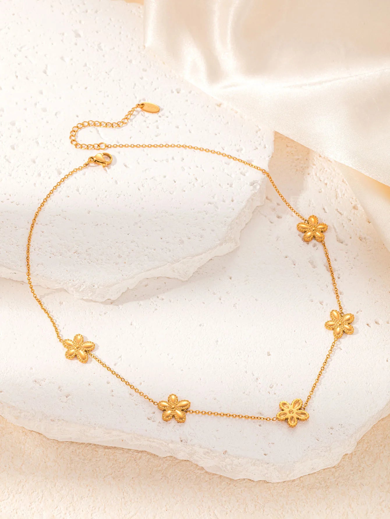 Hot Sell Fashion Stainless Steel Gold Flower Necklace and Bracelet Set Women Gold Jewelry Set