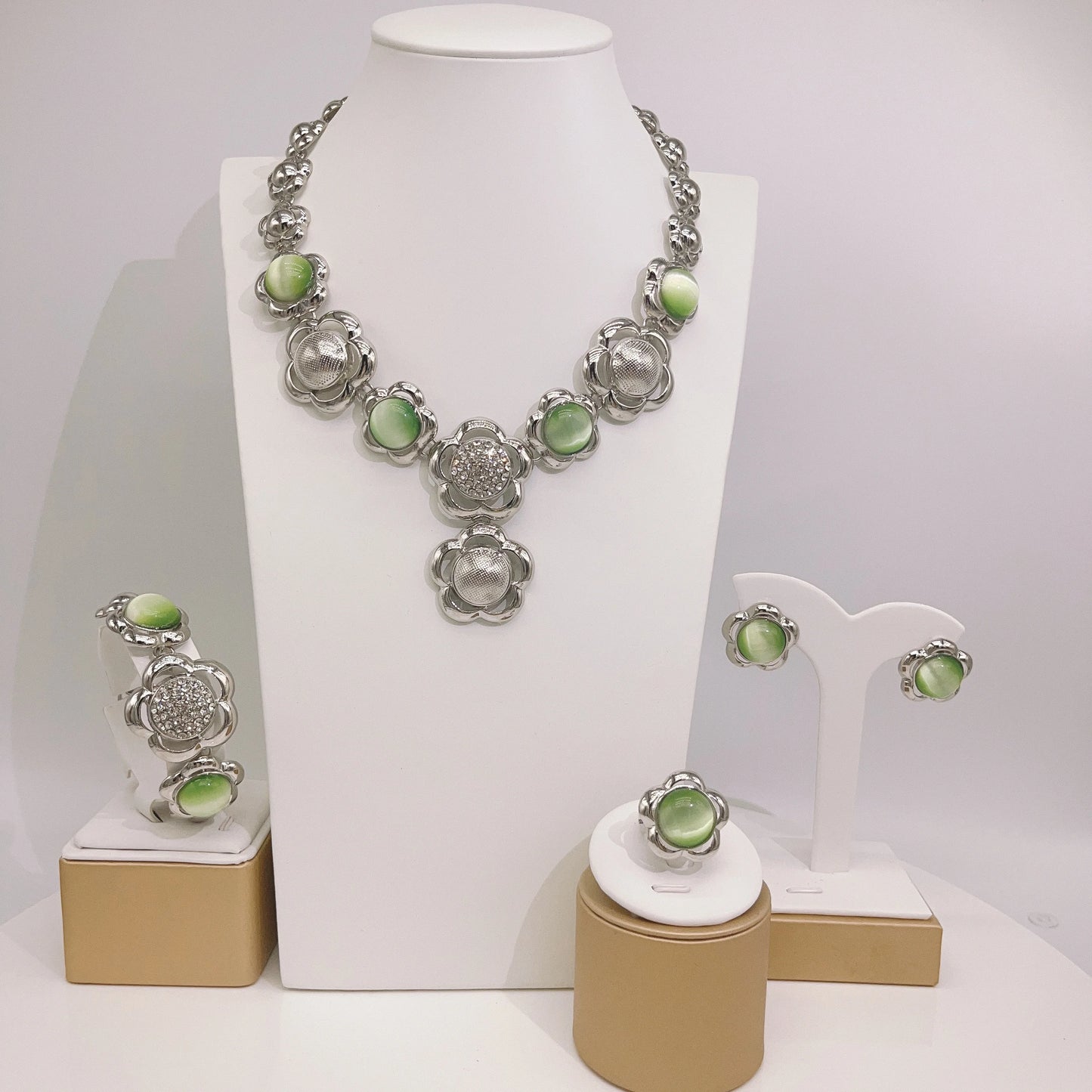 Zhuerrui Fashionable Gold Plated Jewelry Set Three Color Flowers Necklace Bracelet Jewelry Sets Exquisite Women's Luxury HA20063