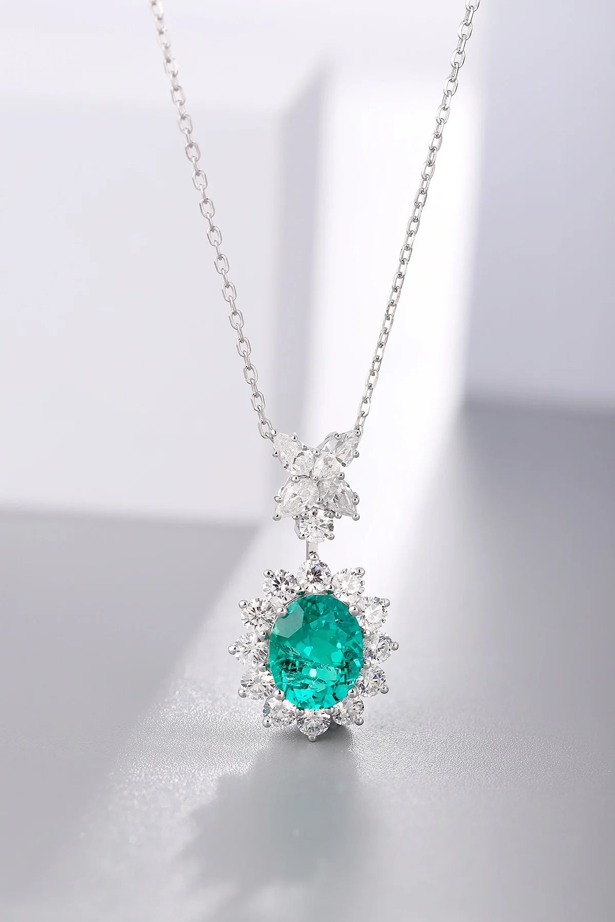 Gemfiori Anster 925 Sterling Silver High-quality Cultivated Emerald Necklace - Suitable for Parties or As a Gift