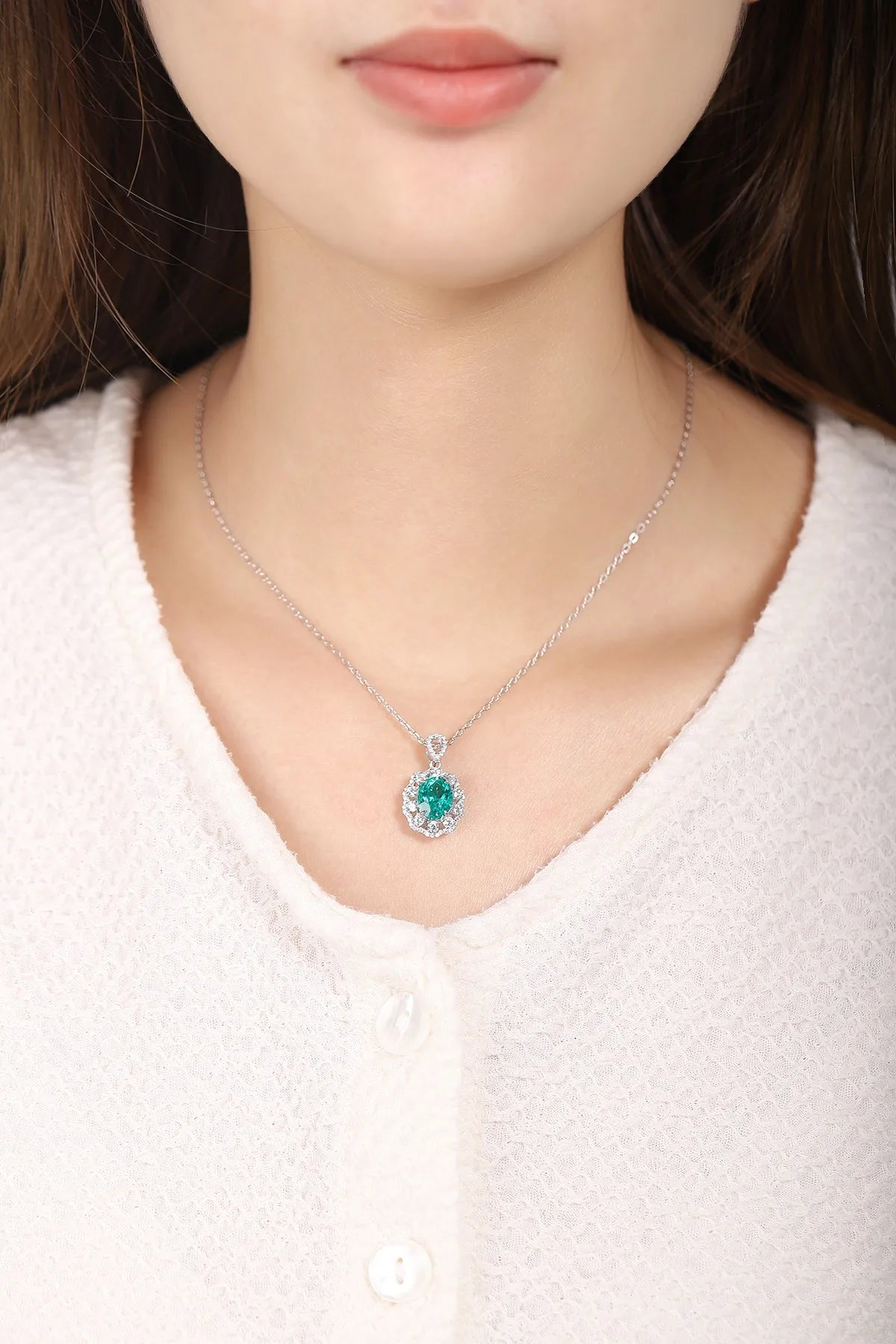 Gemfiori Anster 925 Sterling Silver High-quality Cultivated Emerald Necklace - Suitable for Parties or As a Gift