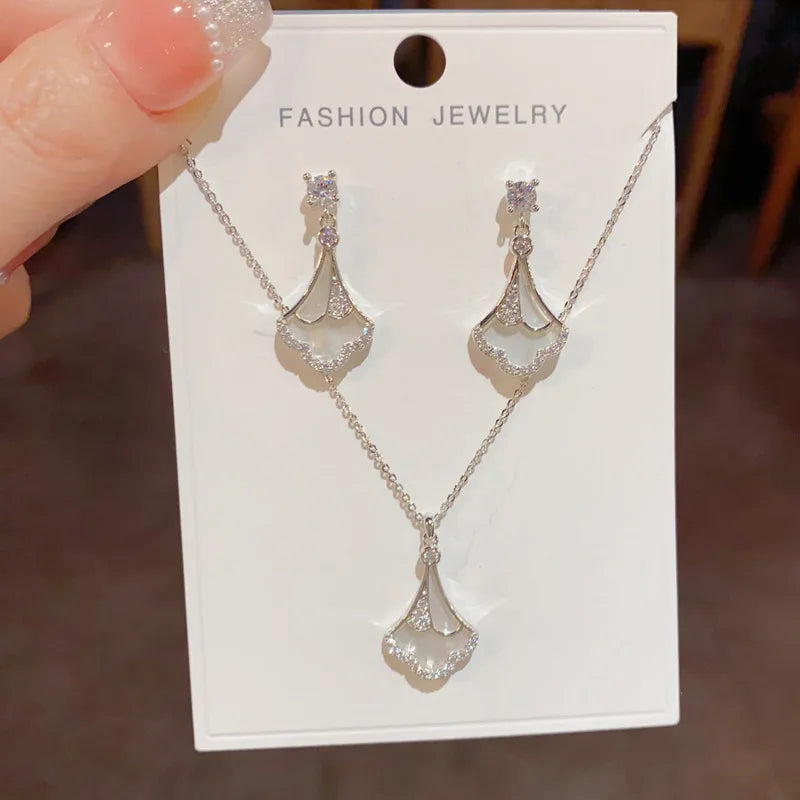 Top Quality Fashion Copper Ginkgo Leaf Necklace and Earrings Set with Zircon Classic Real Gold Plated Jewelry Set for Women