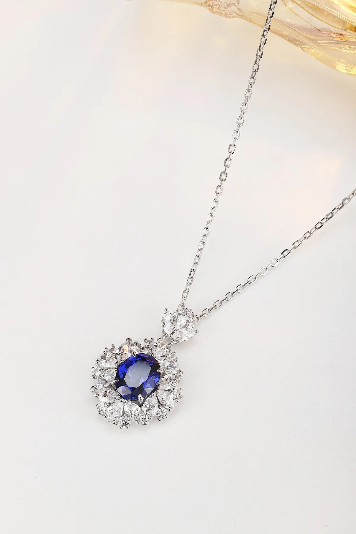 Gemfiori Anster 925 Sterling Silver High-quality Cultivated Sapphire Necklace - Suitable for Parties or As a Gift