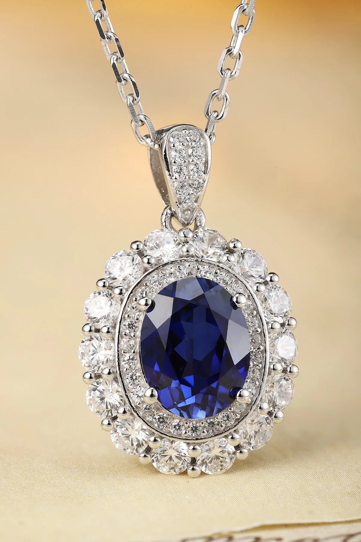 Gemfiori Anster 925 Sterling Silver High-quality Cultivated Sapphire Necklace - Suitable for Parties or As a Gift